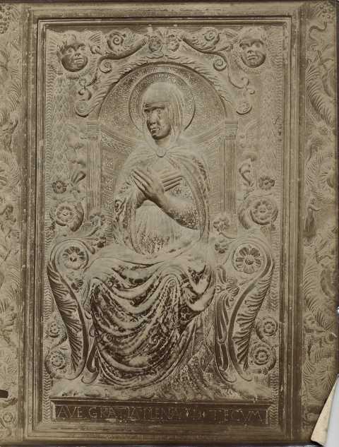 Anonimo — Averulino Antonio - sec. XV - Portale della basilica di S. Pietro, battente destro: Maria Vergine annunciata — insieme